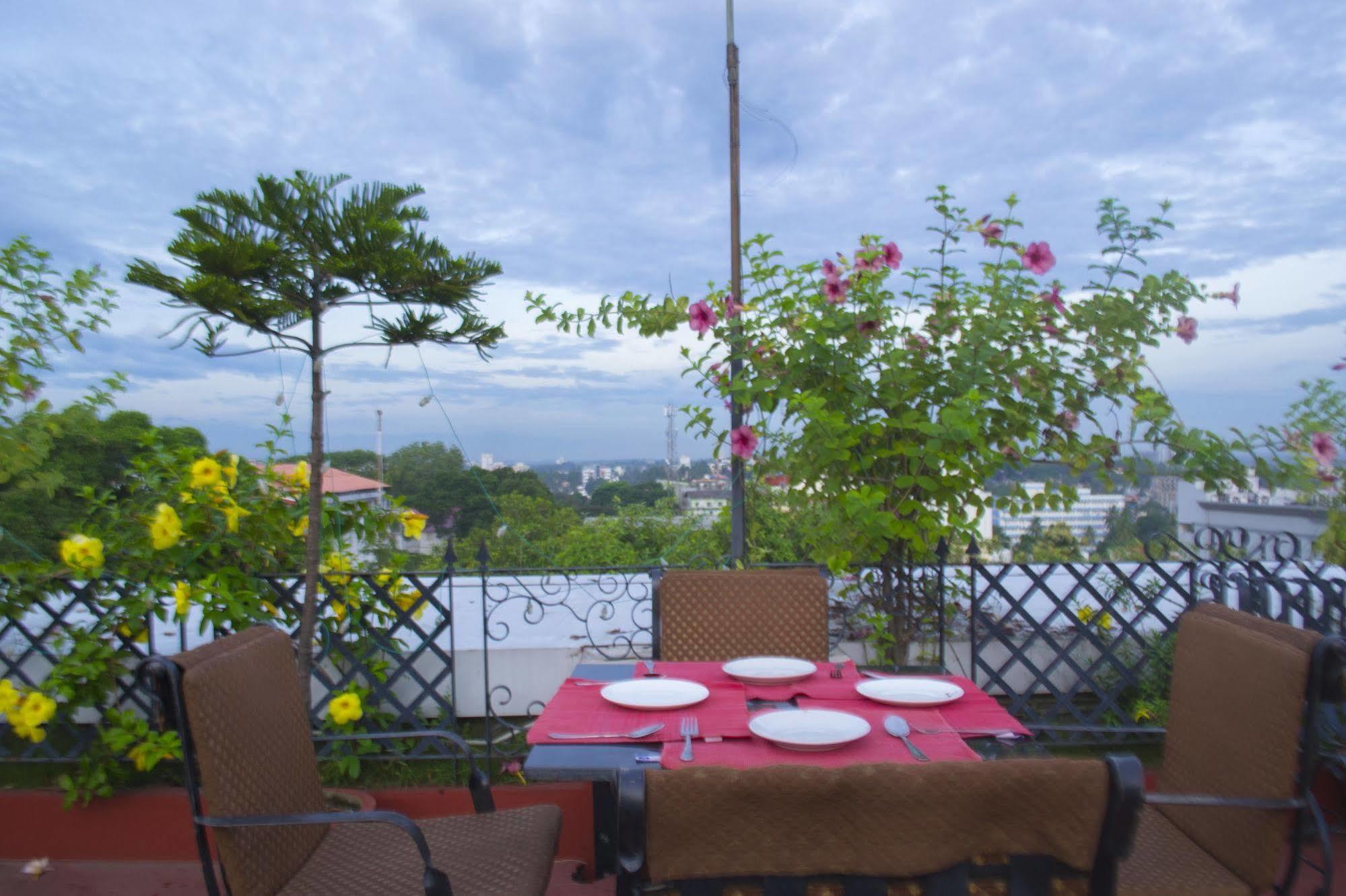 Hotel Pankaj Thiruvananthapuram Екстериор снимка