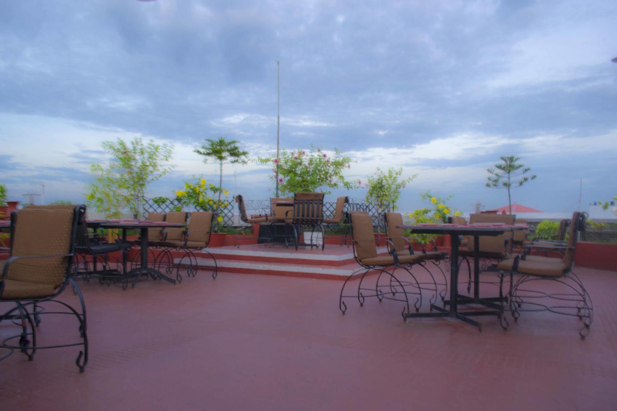 Hotel Pankaj Thiruvananthapuram Екстериор снимка